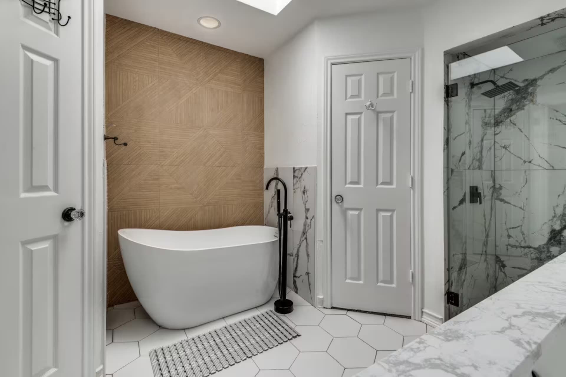 Irving vacation rental — interior and amenity photo 5