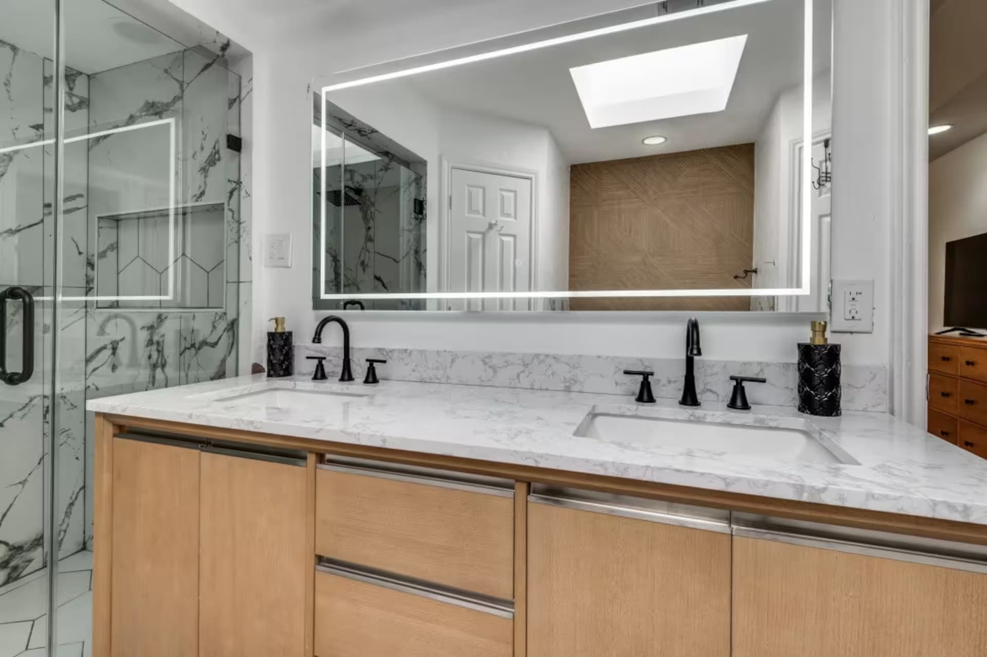 Irving vacation rental — interior and amenity photo 6