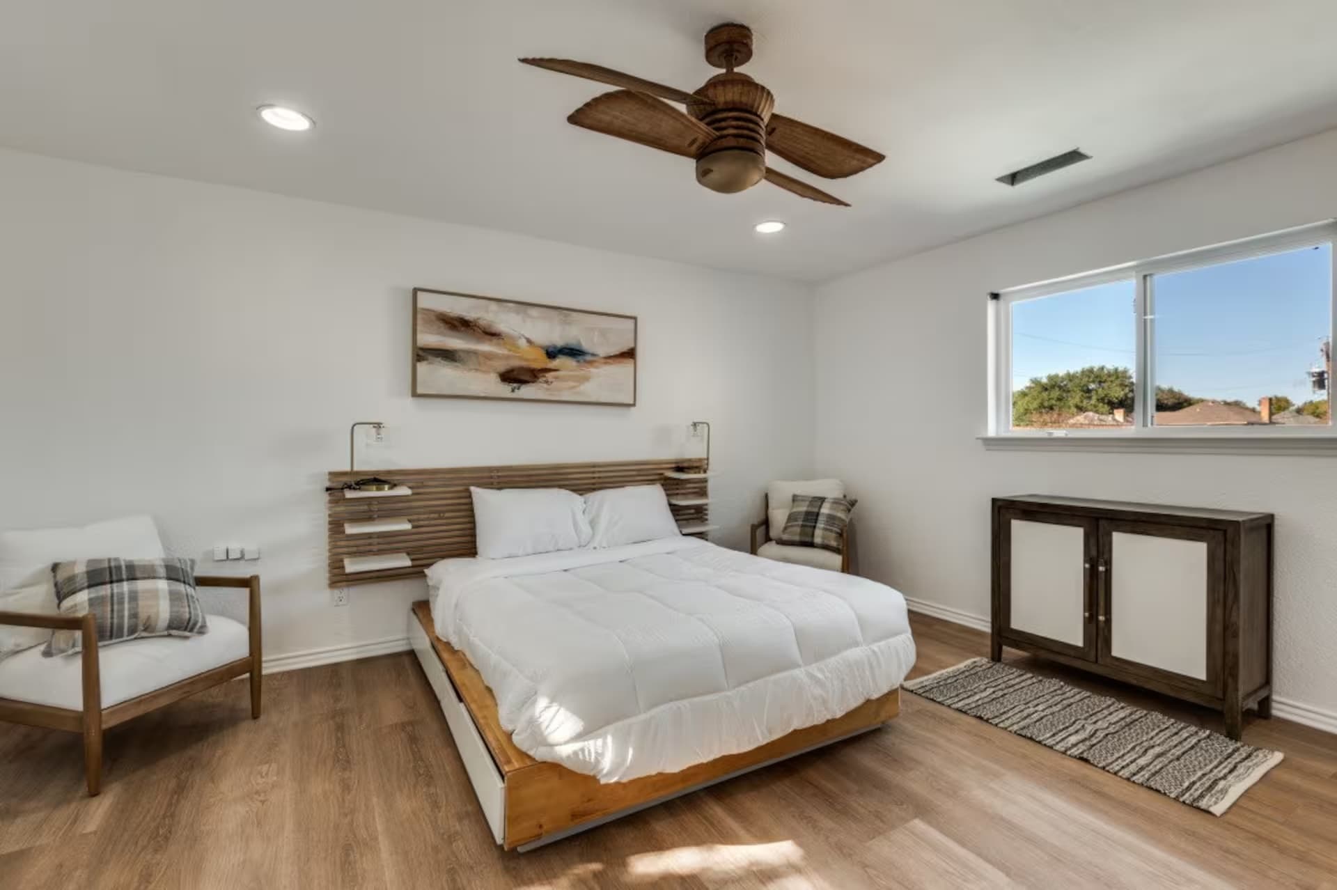Irving vacation rental — interior and amenity photo 9