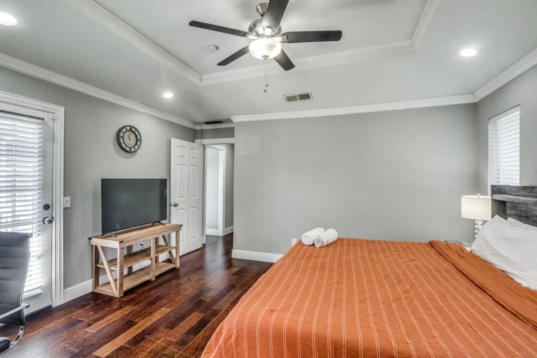 Plano vacation rental — interior and amenity photo 9